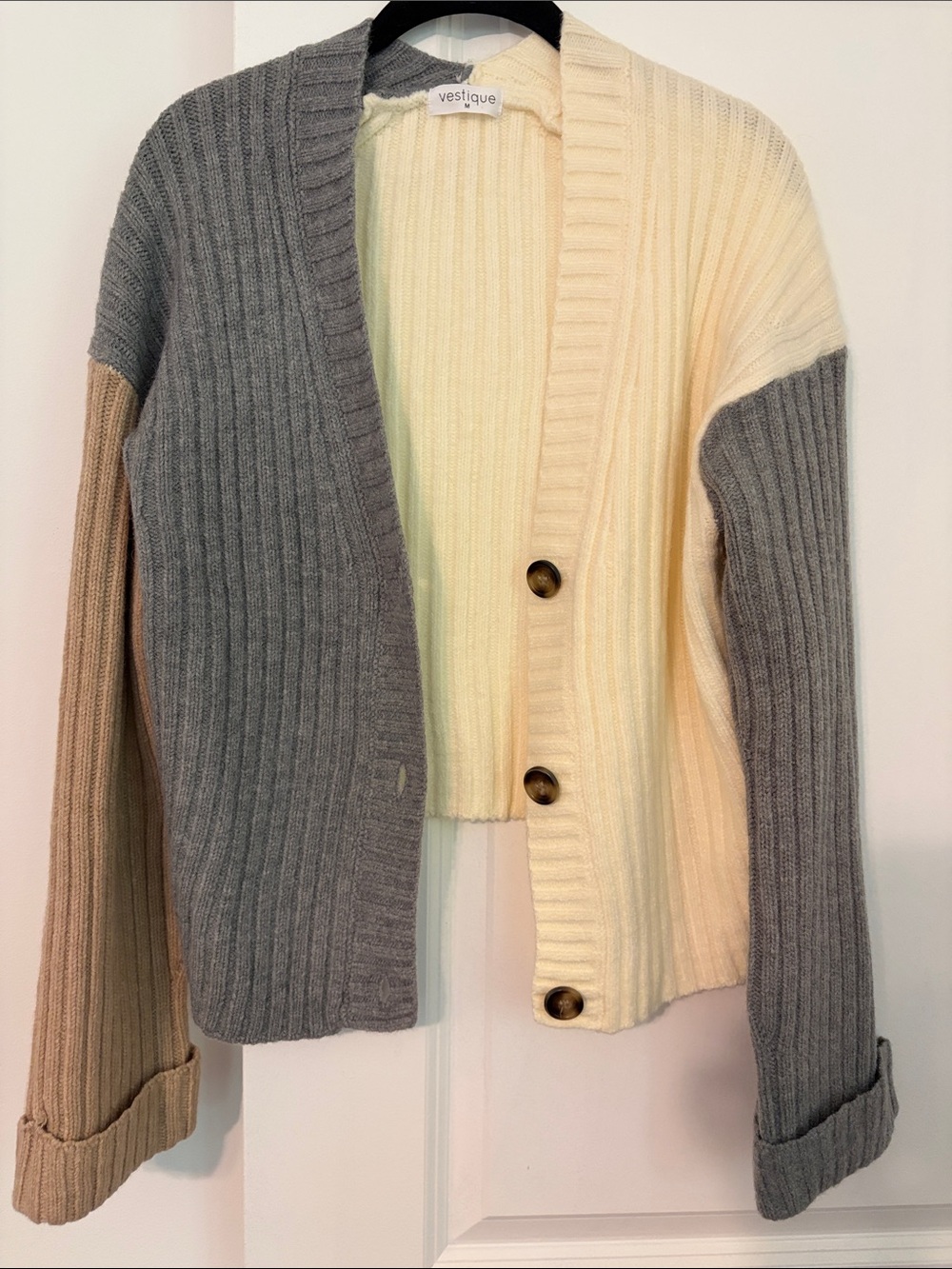 vestique Colorblock Ribbed Button-Front Cardigan in Cream, Gray, Tan